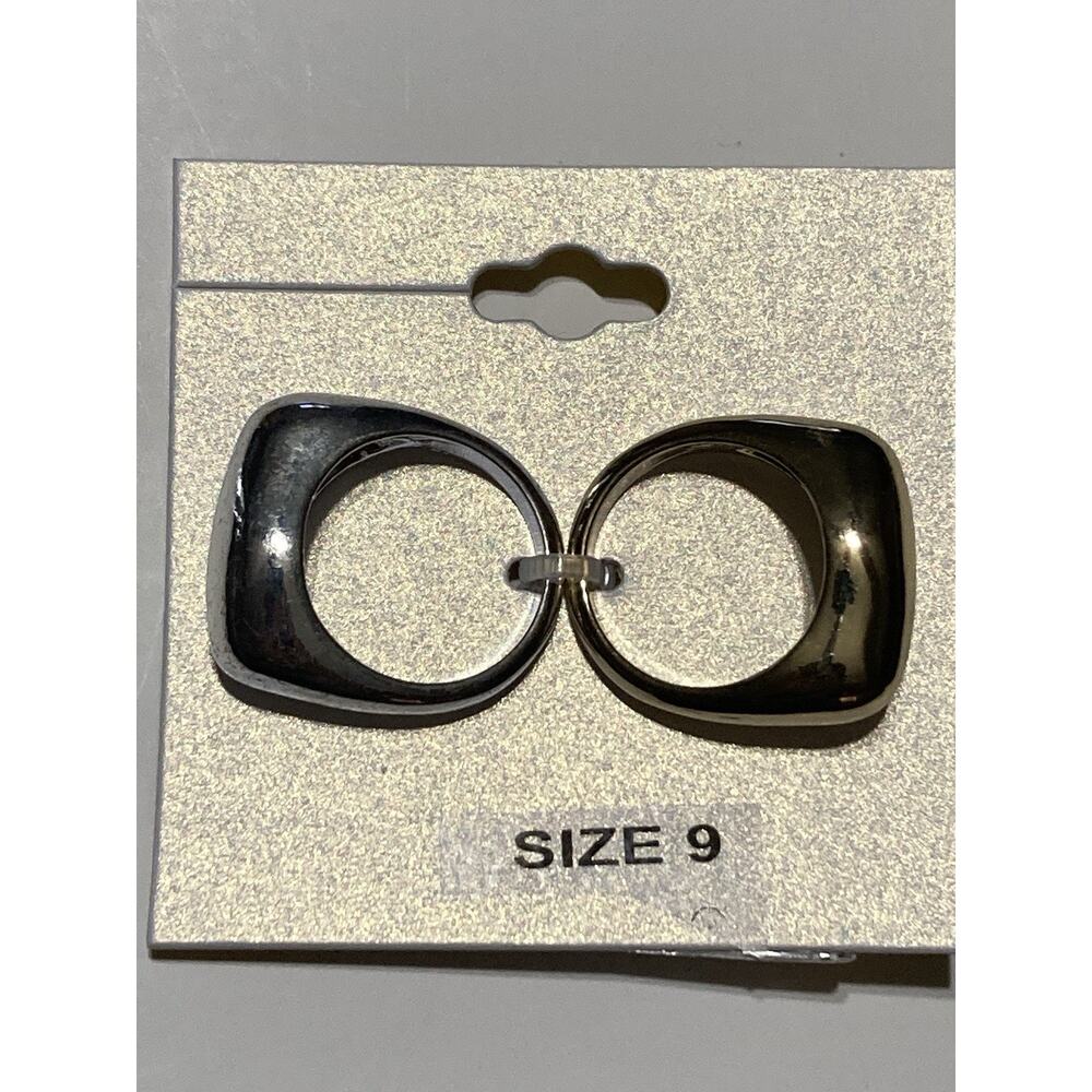 Kohlโs Fashion Jewelry Rings size 9 Gold And silver tone set Of 2, Modern Simple
